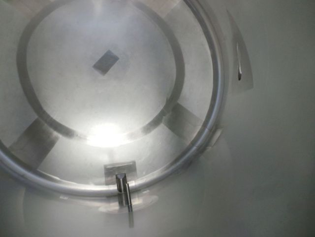 1 x 1.8m³ bier kookketel; brouwketel; geisoleerd met schouw voor gasdampen