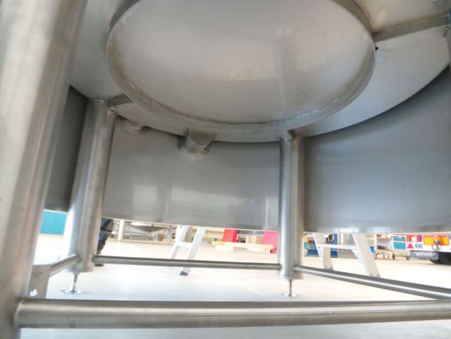 1 x 1.8m³ bier kookketel; brouwketel; geisoleerd met schouw voor gasdampen