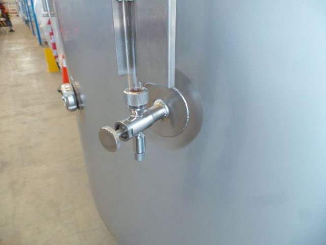 1 x 1.8m³ bier kookketel; brouwketel; geisoleerd met schouw voor gasdampen