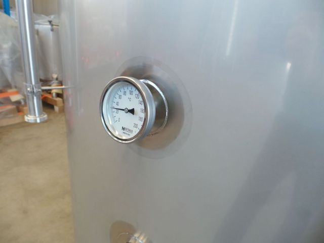 1 x 1.8m³ bier kookketel; brouwketel; geisoleerd met schouw voor gasdampen