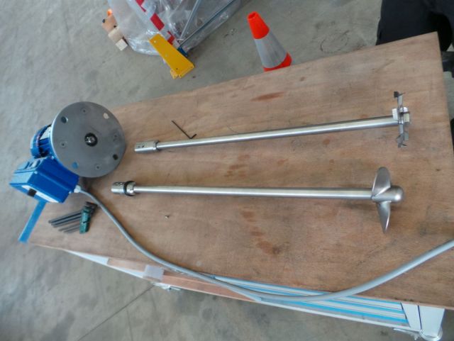 1 x 100L; AISI316; roestvrijstalen mengtanks met frequentie sturing; enkelwandig vertikaal