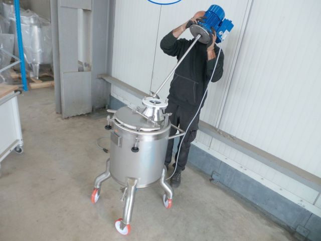 1 x 100L; AISI316; roestvrijstalen mengtanks met frequentie sturing; enkelwandig vertikaal