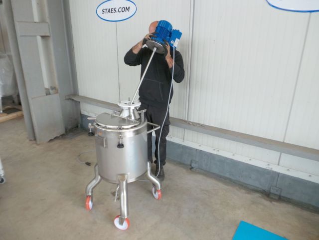 1 x 100L; AISI316; roestvrijstalen mengtanks met frequentie sturing; enkelwandig vertikaal