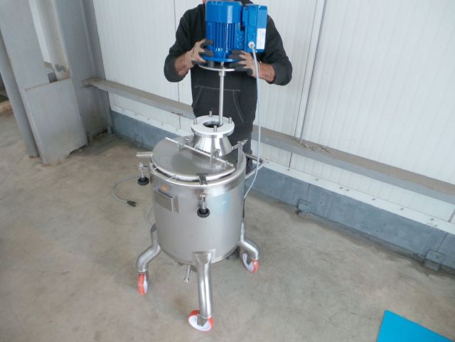 1 x 100L; AISI316; roestvrijstalen mengtanks met frequentie sturing; enkelwandig vertikaal