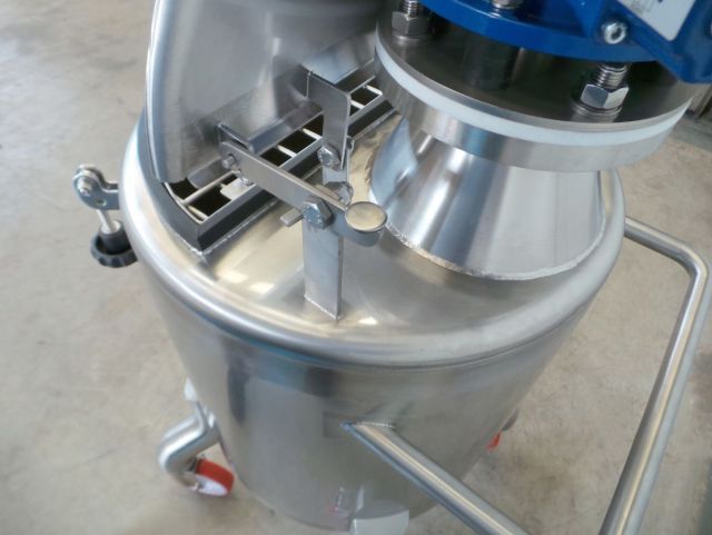 1 x 100L; AISI316; roestvrijstalen mengtanks met frequentie sturing; enkelwandig vertikaal