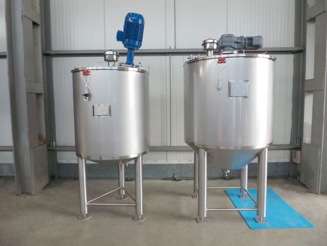 1 x 0.7m³ & 1 x 1.1m³ AISI304; Cuve de mélange; isolée; échangeur de chaleur