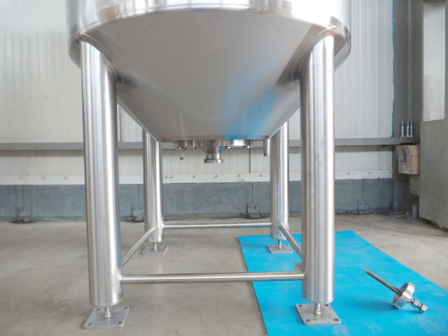 1 x 0.7m³ & 1 x 1.1m³ AISI304; Cuve de mélange; isolée; échangeur de chaleur