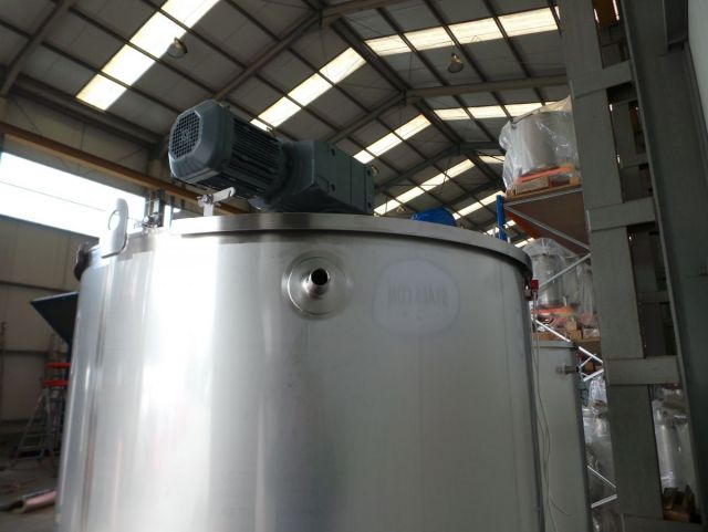 1 x 0.7m³ & 1 x 1.1m³ AISI304; Cuve de mélange; isolée; échangeur de chaleur