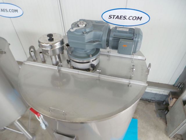 1 x 0.7m³ & 1 x 1.1m³ AISI304; Cuve de mélange; isolée; échangeur de chaleur