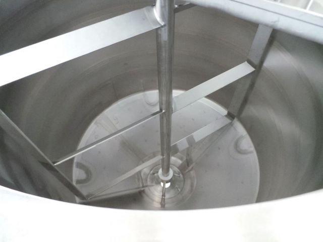 1 x 0.7m³ & 1 x 1.1m³ AISI304; Cuve de mélange; isolée; échangeur de chaleur