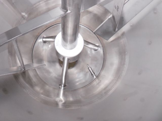 1 x 0.7m³ & 1 x 1.1m³ AISI304; Cuve de mélange; isolée; échangeur de chaleur