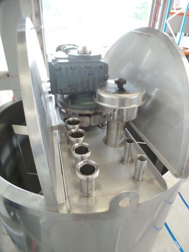 1 x 0.7m³ & 1 x 1.1m³ AISI304; Cuve de mélange; isolée; échangeur de chaleur