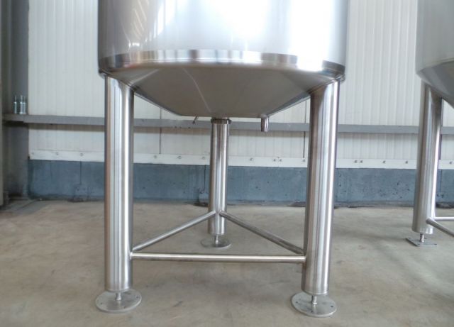 1 x 0.7m³ & 1 x 1.1m³ AISI304; Cuve de mélange; isolée; échangeur de chaleur