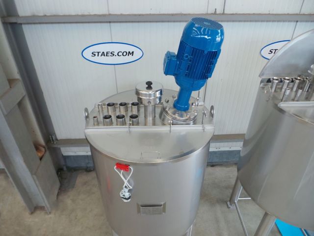 1 x 0.7m³ & 1 x 1.1m³ AISI304; Cuve de mélange; isolée; échangeur de chaleur