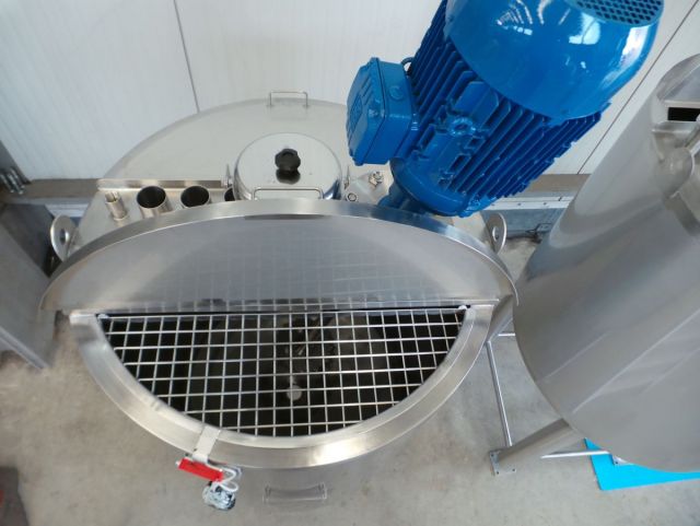 1 x 0.7m³ & 1 x 1.1m³ AISI304; Cuve de mélange; isolée; échangeur de chaleur