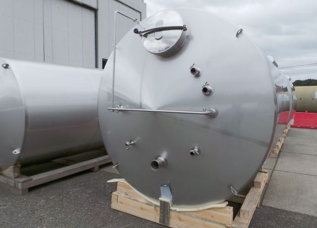 11.2m³; AISI 316L; Edelstahl Behälter; einwwandig, vertikal; Schweissnähten poliert Ra<0.8