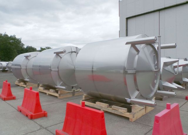 11.2m³; AISI 316L; Edelstahl Behälter; einwwandig, vertikal; Schweissnähten poliert Ra<0.8