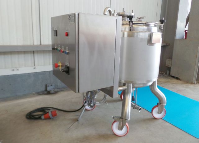 1 x 200L AISI316; Mischbehälter mit elektrische Steuerung; Isoliert; Wärmetauscher & 1 x 100L AISI316 einwandige Behälter