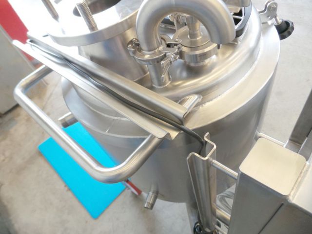 1 x 200L AISI316; Mischbehälter mit elektrische Steuerung; Isoliert; Wärmetauscher & 1 x 100L AISI316 einwandige Behälter