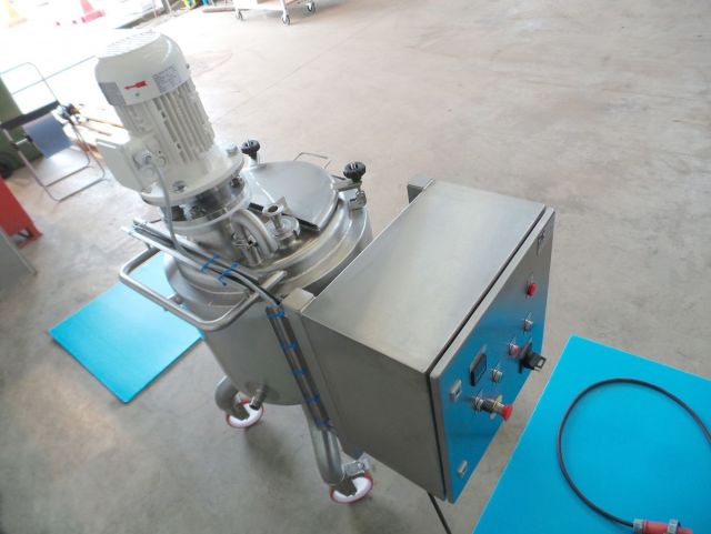 1 x 200L AISI316; Mischbehälter mit elektrische Steuerung; Isoliert; Wärmetauscher & 1 x 100L AISI316 einwandige Behälter