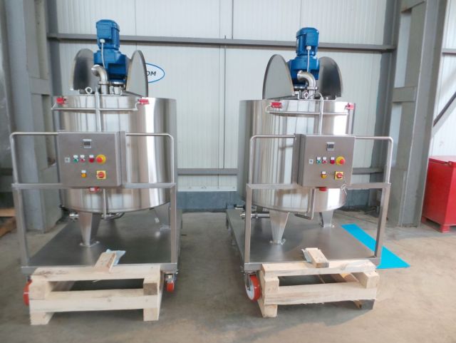 2 x 600L AISI316L mixing tank; gate agitator with scrapers; heat exchanger; insulation