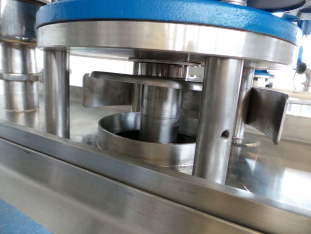 2 x 600L AISI316L mixing tank; gate agitator with scrapers; heat exchanger; insulation