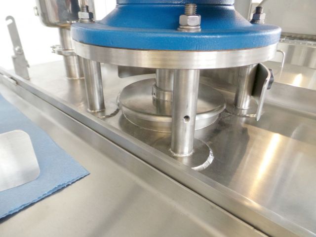 2 x 600L AISI316L mixing tank; gate agitator with scrapers; heat exchanger; insulation