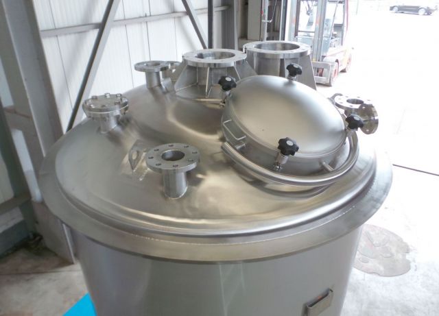 3 x 4.5m³ AISI316L; Mischbehälter; Vertikal; Einwandig auf Füssen