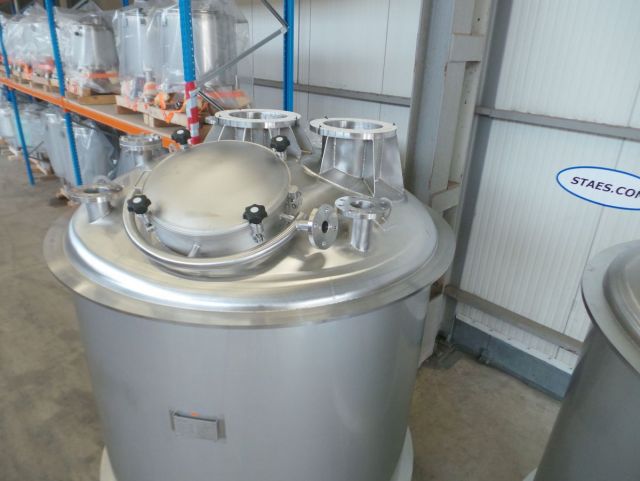 3 x 4.5m³ AISI316L; Mischbehälter; Vertikal; Einwandig auf Füssen