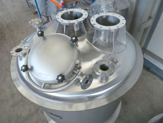 3 x 4.5m³ AISI316L; Mischbehälter; Vertikal; Einwandig auf Füssen