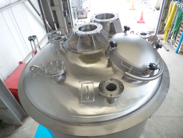 3 x 4.5m³ AISI316L; Mischbehälter; Vertikal; Einwandig auf Füssen