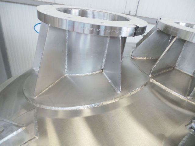3 x 4.5m³ AISI316L; Mischbehälter; Vertikal; Einwandig auf Füssen