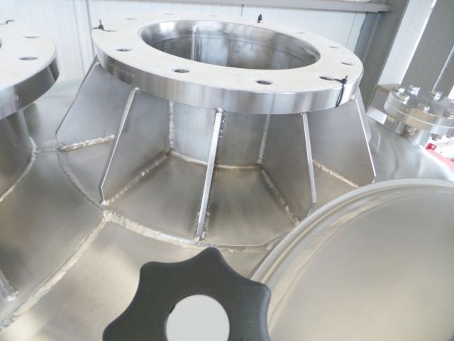 3 x 4.5m³ AISI316L; Mischbehälter; Vertikal; Einwandig auf Füssen