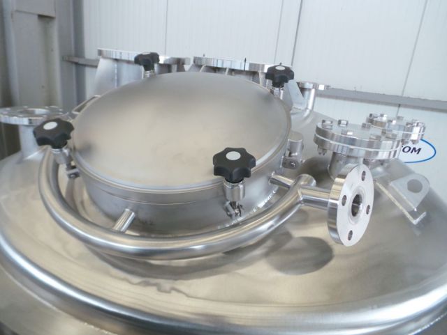 3 x 4.5m³ AISI316L; Mischbehälter; Vertikal; Einwandig auf Füssen