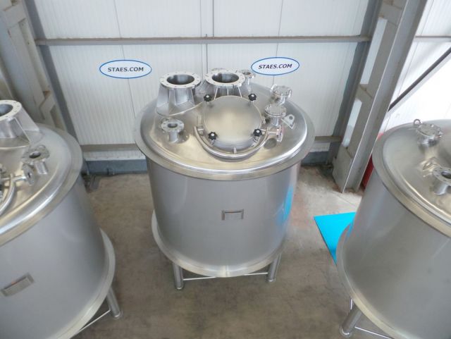 3 x 4.5m³ AISI316L; Mischbehälter; Vertikal; Einwandig auf Füssen