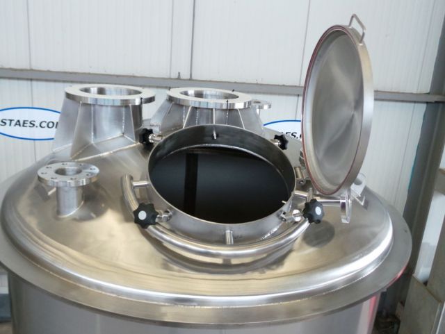 3 x 4.5m³ AISI316L; Mischbehälter; Vertikal; Einwandig auf Füssen