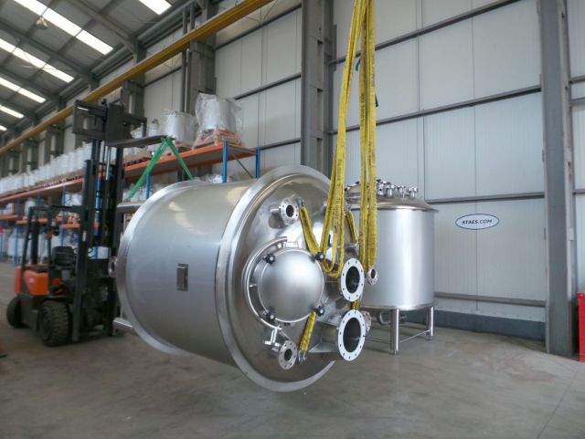 3 x 4.5m³ AISI316L; Mischbehälter; Vertikal; Einwandig auf Füssen
