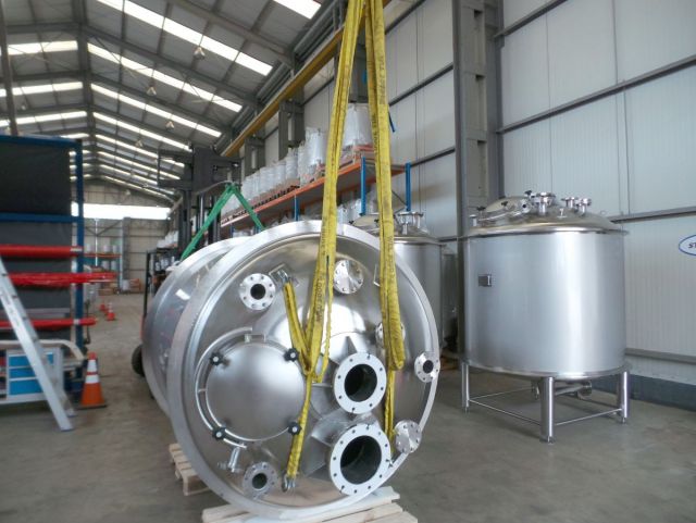 3 x 4.5m³ AISI316L; Mischbehälter; Vertikal; Einwandig auf Füssen