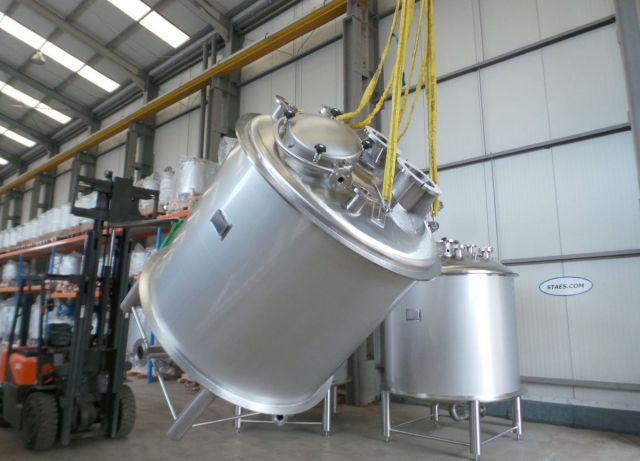 3 x 4.5m³ AISI316L; Mischbehälter; Vertikal; Einwandig auf Füssen