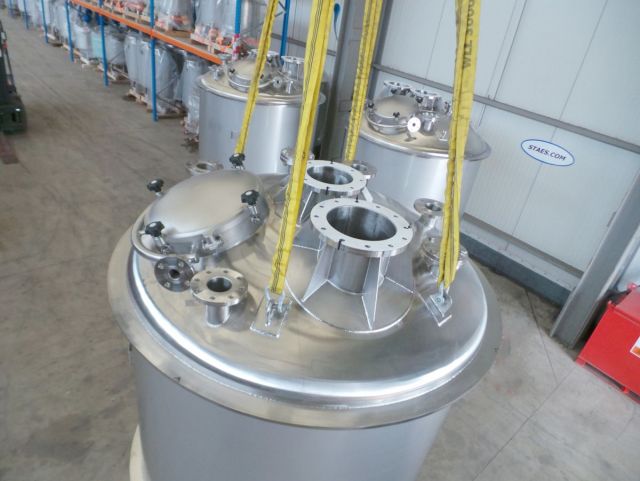 3 x 4.5m³ AISI316L; Mischbehälter; Vertikal; Einwandig auf Füssen