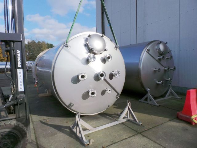 1 x 10,3m³ & 1 x 15m³ AISI316L; Edelstahl Behälter; Doppelwandig; Stehend; Konisch auf Rock