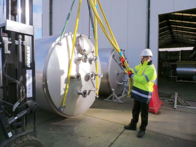 1 x 10,3m³ & 1 x 15m³ AISI316L; Edelstahl Behälter; Doppelwandig; Stehend; Konisch auf Rock