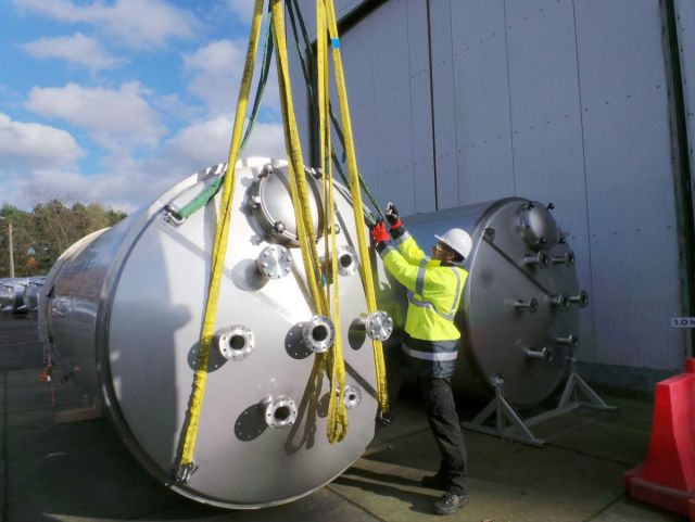 1 x 10,3m³ & 1 x 15m³ AISI316L; Edelstahl Behälter; Doppelwandig; Stehend; Konisch auf Rock