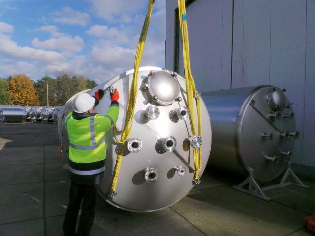 1 x 10,3m³ & 1 x 15m³ AISI316L; Edelstahl Behälter; Doppelwandig; Stehend; Konisch auf Rock