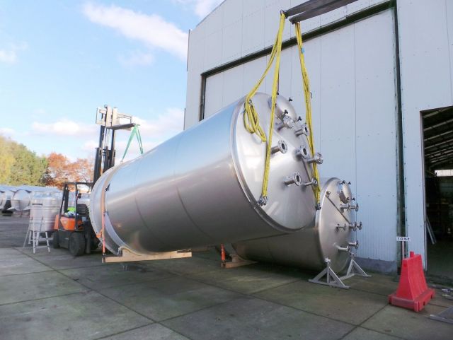 1 x 10,3m³ & 1 x 15m³ AISI316L; Edelstahl Behälter; Doppelwandig; Stehend; Konisch auf Rock