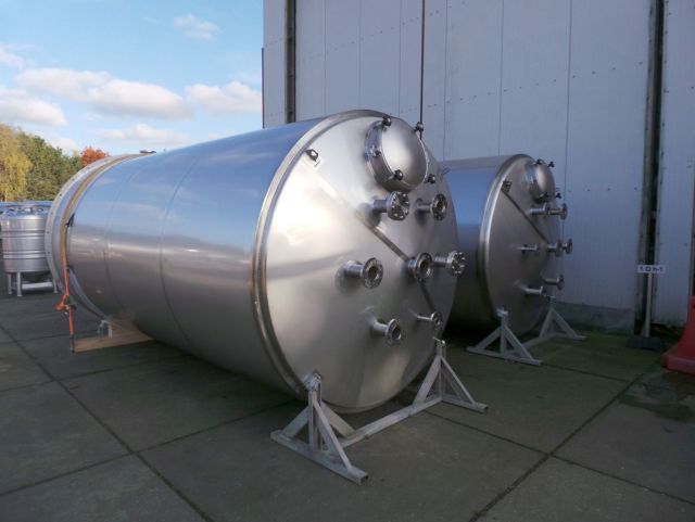 1 x 10,3m³ & 1 x 15m³ AISI316L; Edelstahl Behälter; Doppelwandig; Stehend; Konisch auf Rock