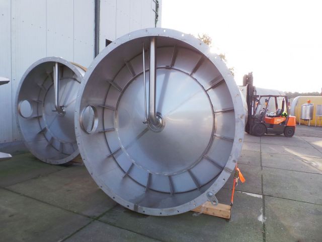 1 x 10,3m³ & 1 x 15m³ AISI316L; Edelstahl Behälter; Doppelwandig; Stehend; Konisch auf Rock