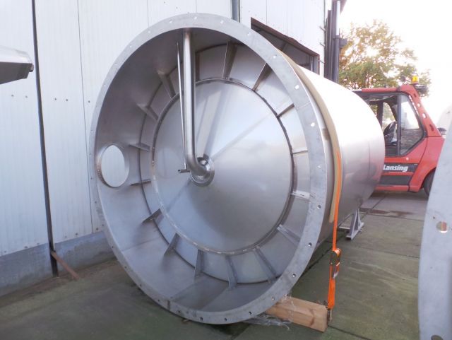 1 x 10,3m³ & 1 x 15m³ AISI316L; Edelstahl Behälter; Doppelwandig; Stehend; Konisch auf Rock