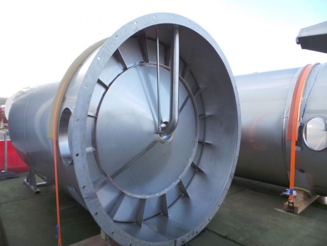 1 x 10,3m³ & 1 x 15m³ AISI316L; Edelstahl Behälter; Doppelwandig; Stehend; Konisch auf Rock