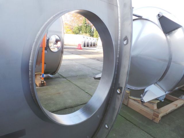 1 x 10,3m³ & 1 x 15m³ AISI316L; Edelstahl Behälter; Doppelwandig; Stehend; Konisch auf Rock